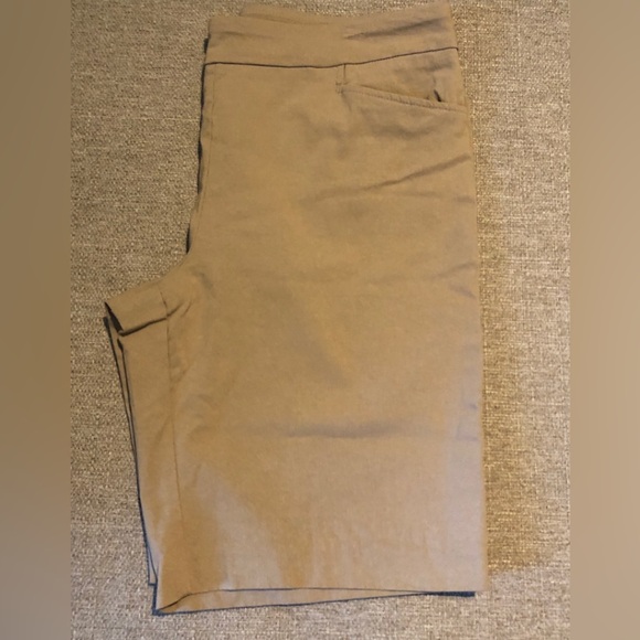 Time and Tru Pull On Khaki Shorts L (12/14) - Picture 3 of 6